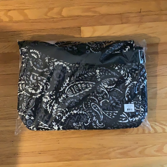 Vera Bradley messenger bag - Picture 3 of 4